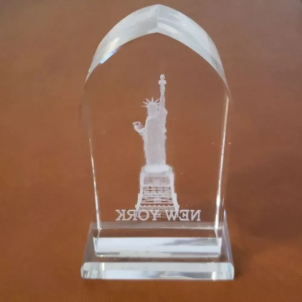 Vintage Laser Etched Crystal New York Statue of Liberty Paperweight with Case